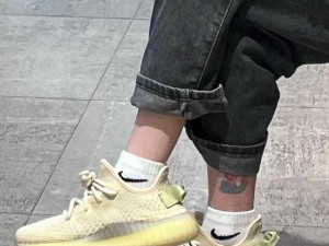 yeezy350 亚洲限定亚麻 2022 潮流时尚运动鞋，舒适透气，独特设计，彰显个性