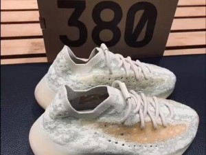 yeezy380 蜜桃粉满天空气垫跑鞋，时尚与舒适的完美结合